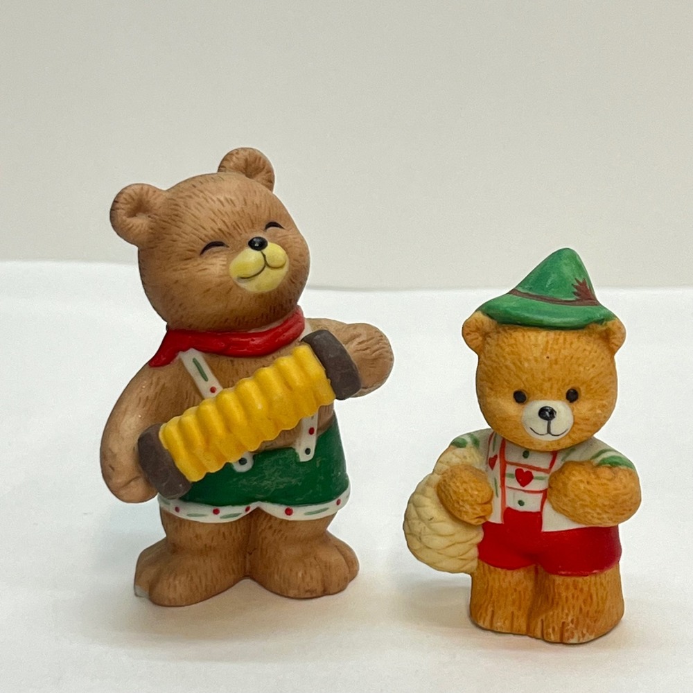 Vintage‎ BC Porcelain Bisque Bear Figurines Accordion Lederhosen Set of 2 AS IS